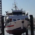 Kapal feri untuk dijual