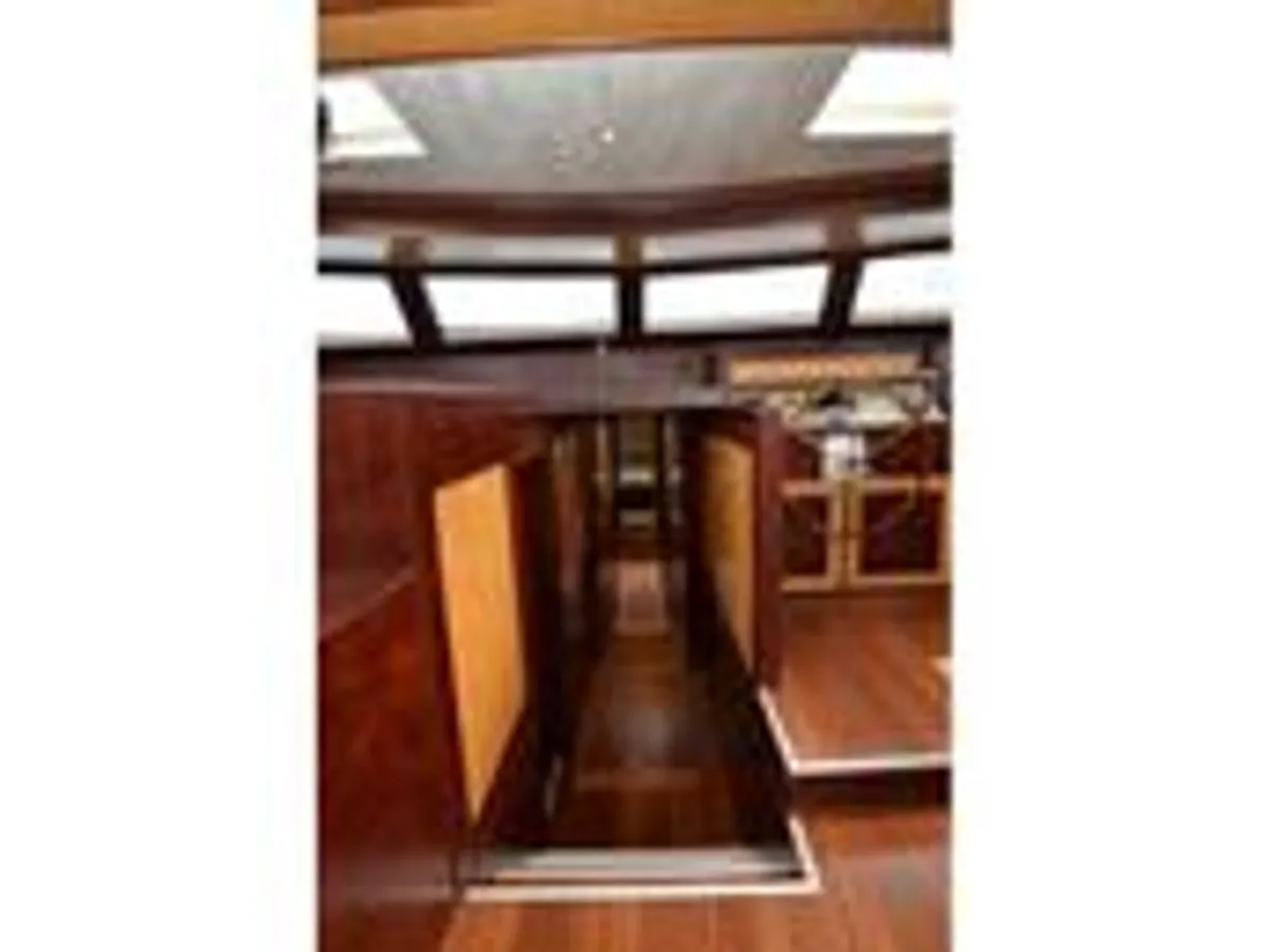 Yacht untuk dijual