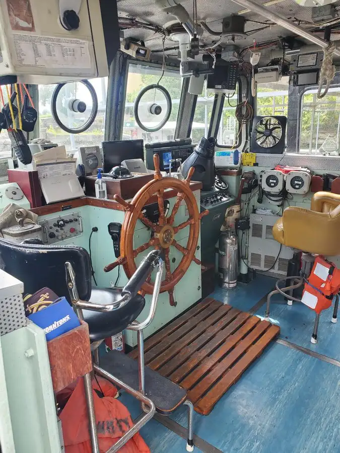 Kapal patroli untuk dijual