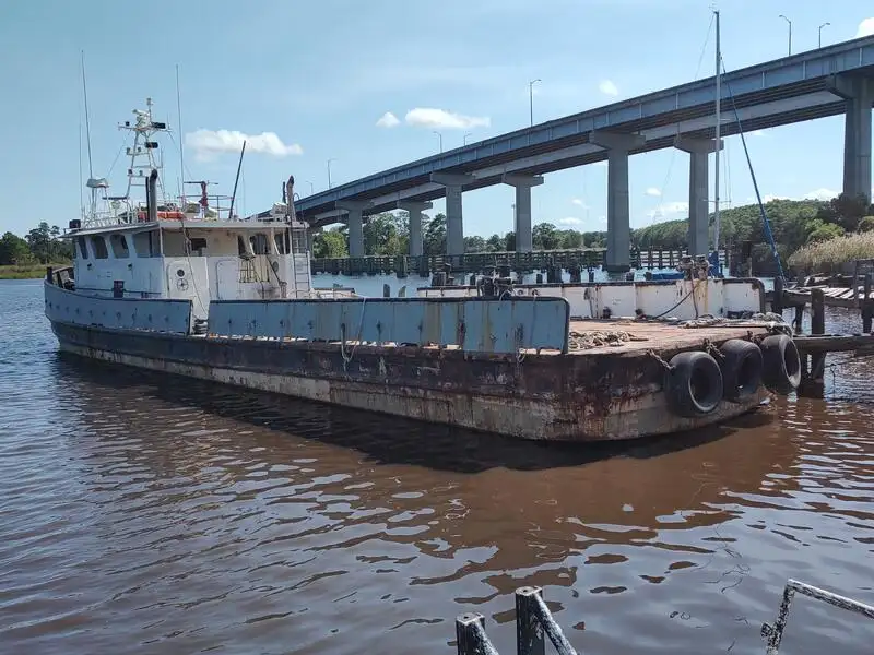 Kapal patroli untuk dijual