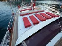 Yacht untuk dijual