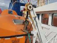 Kapal penelitian untuk dijual