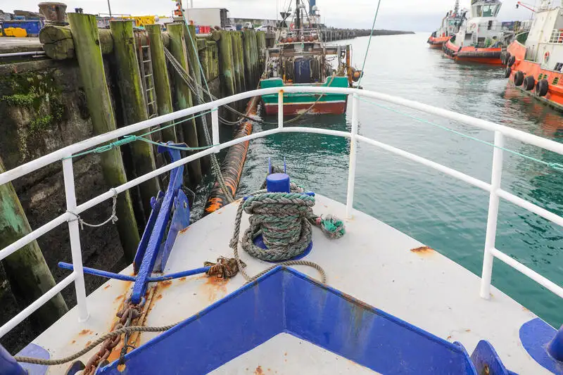 Kapal pengangkut LNG untuk dijual