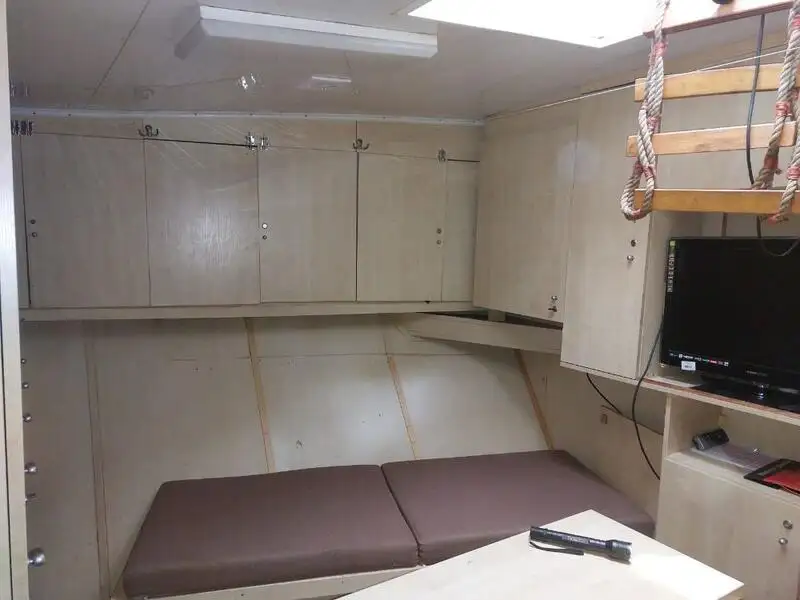 Kapal survei untuk dijual