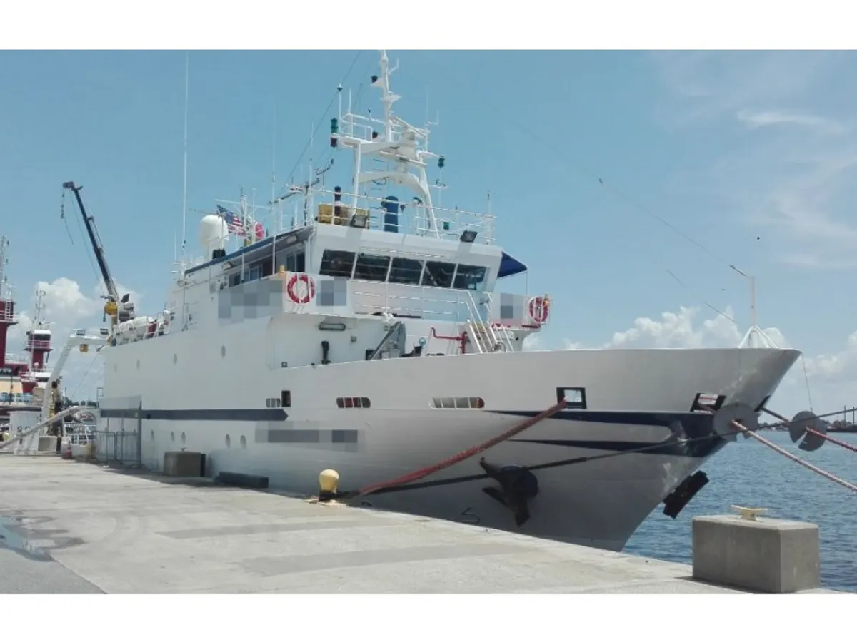 Kapal penelitian untuk dijual