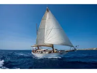 Yacht untuk dijual