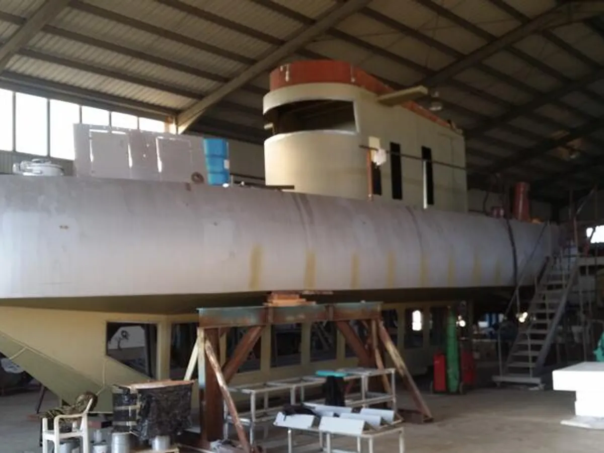 Kapal wisata untuk dijual