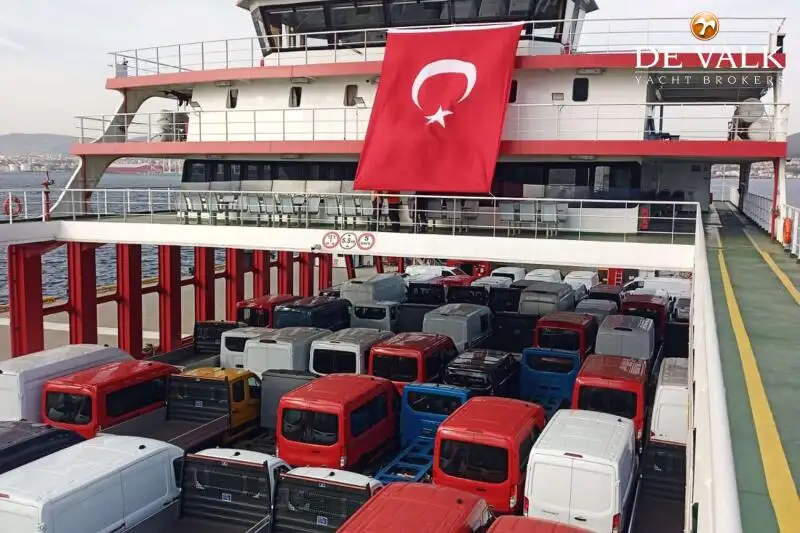 Kapal feri untuk dijual