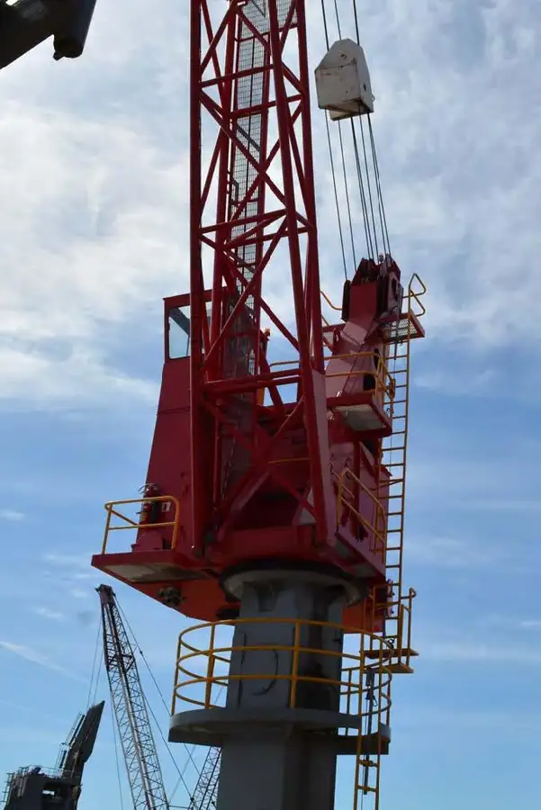 Kapal pengangkut LNG untuk dijual