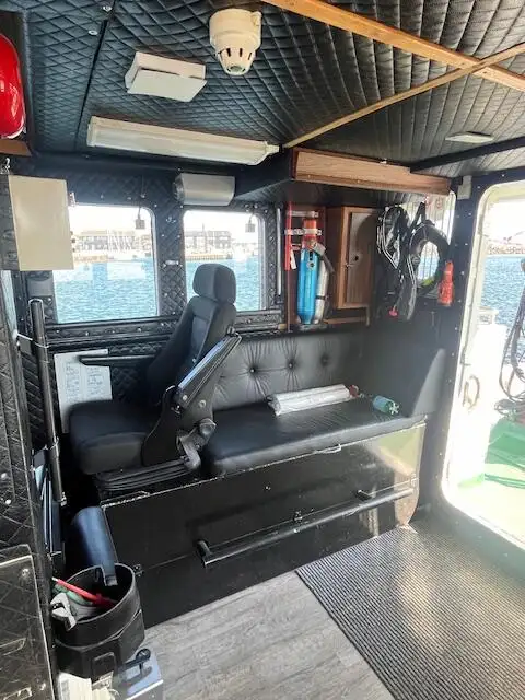 Kapal patroli untuk dijual