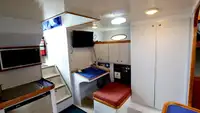 Kapal penelitian untuk dijual