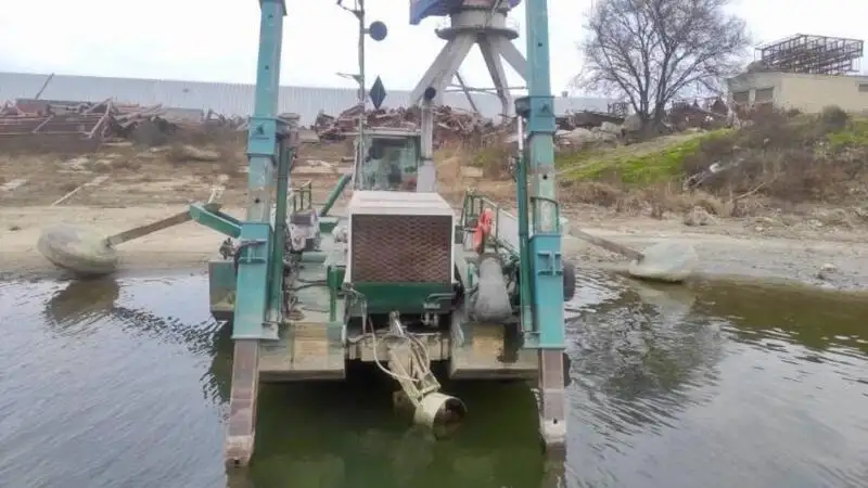Kapal keruk untuk dijual