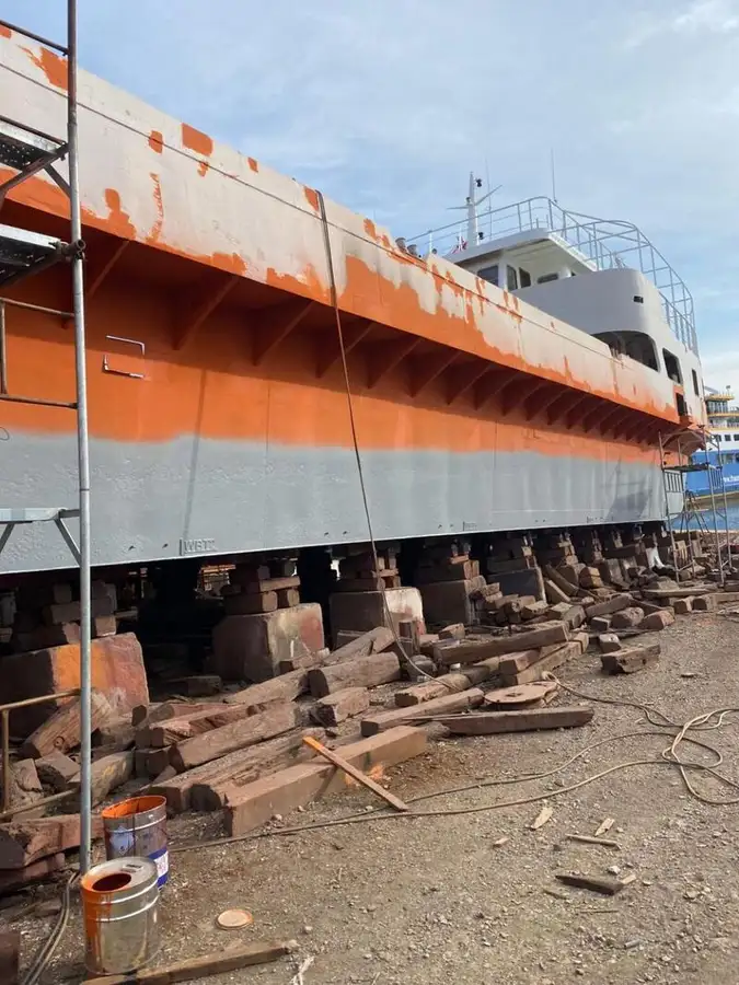 Kapal feri untuk dijual