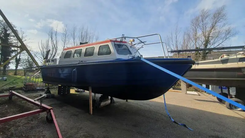 Kapal patroli untuk dijual