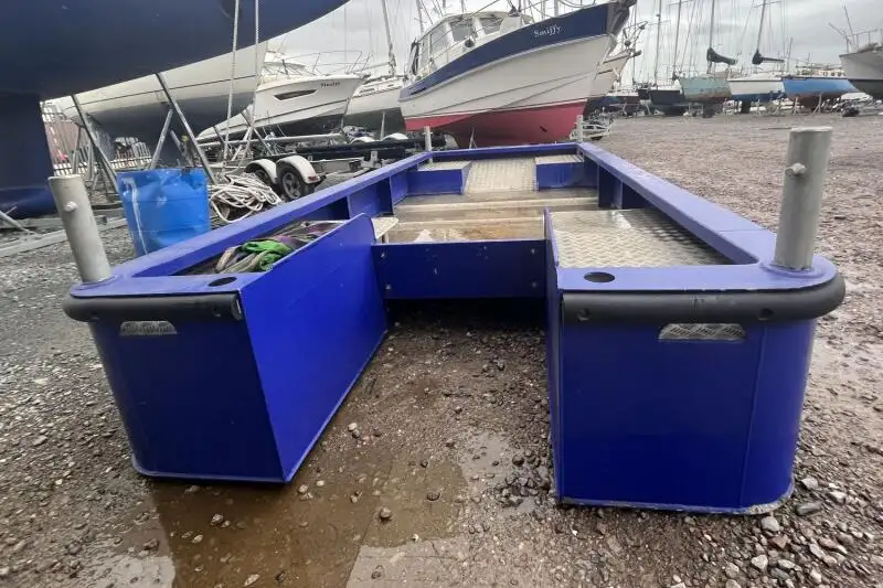 Kapal feri untuk dijual