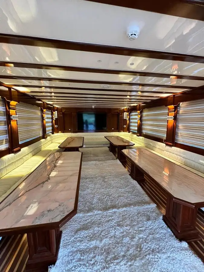 Kapal pesiar untuk dijual