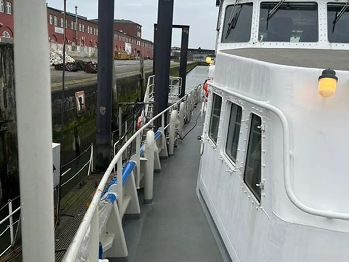 Kapal patroli untuk dijual