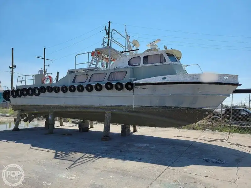 Kapal kru untuk dijual