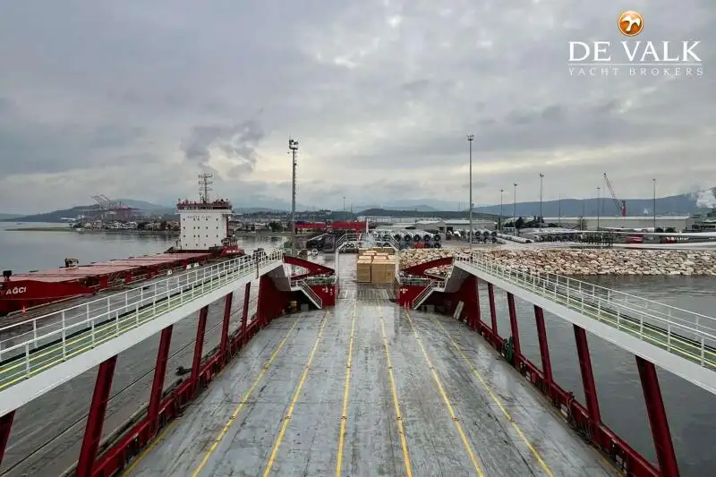 Kapal feri untuk dijual