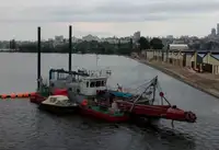Kapal keruk dijual