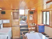 Kapal pesiar untuk dijual