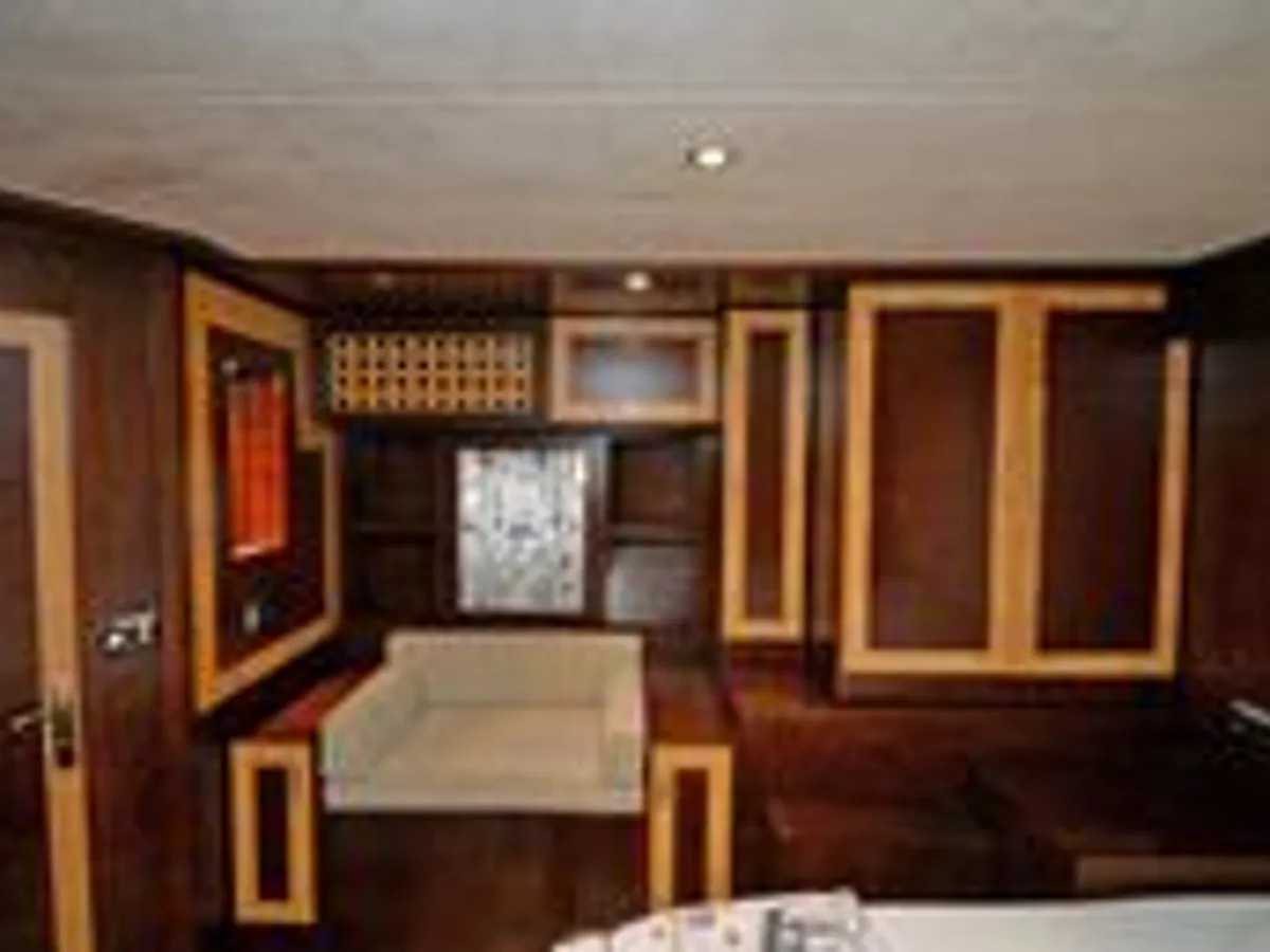 Yacht untuk dijual