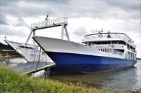 Kapal feri dijual