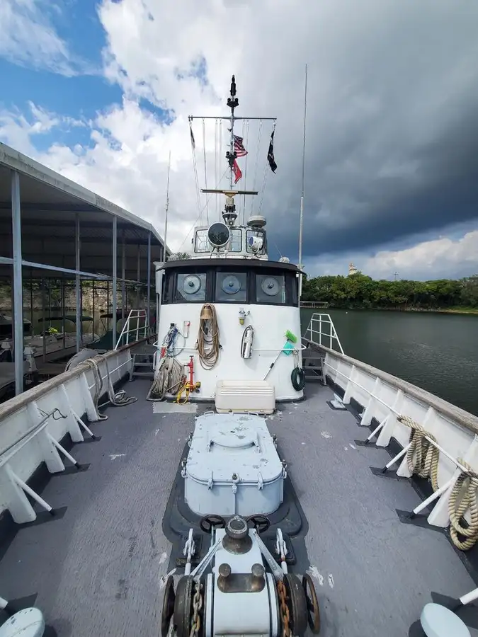Kapal patroli untuk dijual