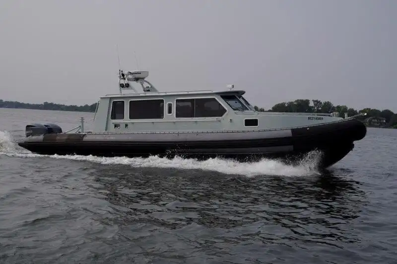 Kapal patroli untuk dijual
