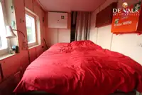 Hotel terapung untuk dijual