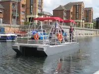 Kapal kontainer dijual