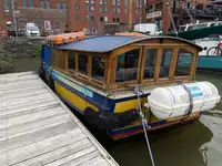 Kapal feri untuk dijual