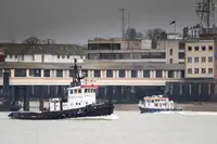Kapal penarik dijual