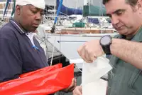 Kapal penyelamat untuk dijual