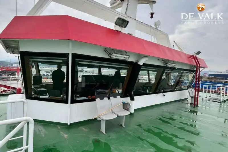 Kapal feri untuk dijual