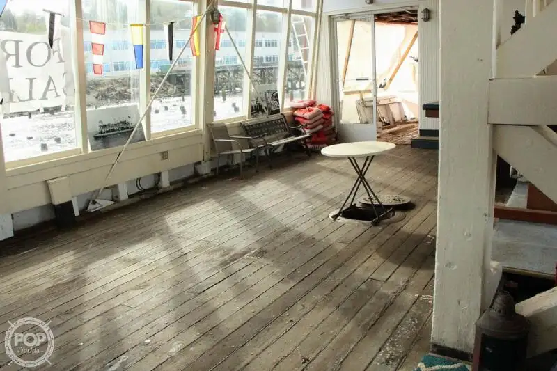 Kapal feri untuk dijual