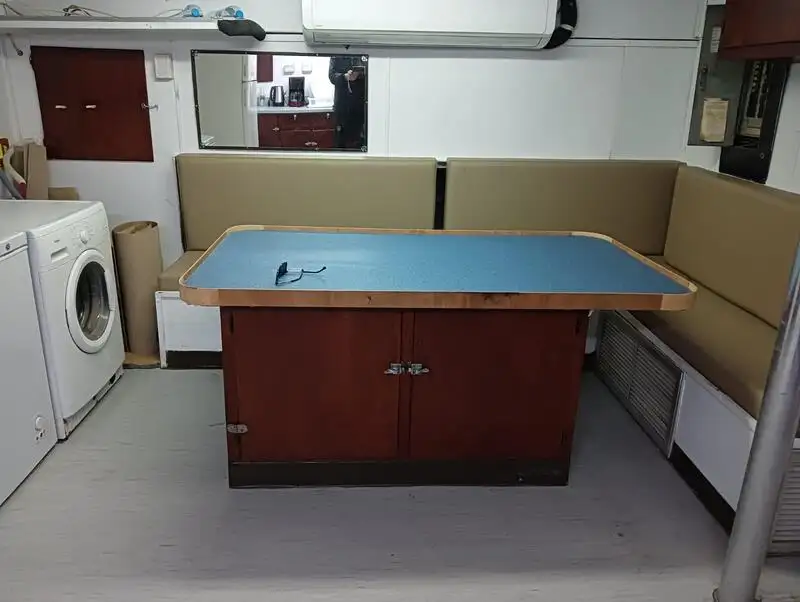 Kapal kontainer untuk dijual