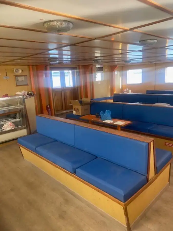 Kapal feri untuk dijual
