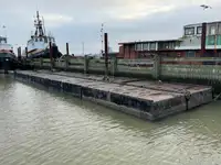Ponton untuk dijual