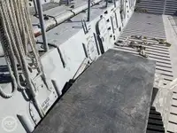 Kapal pendarat, tank untuk dijual
