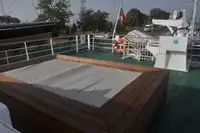 Kapal pesiar untuk dijual