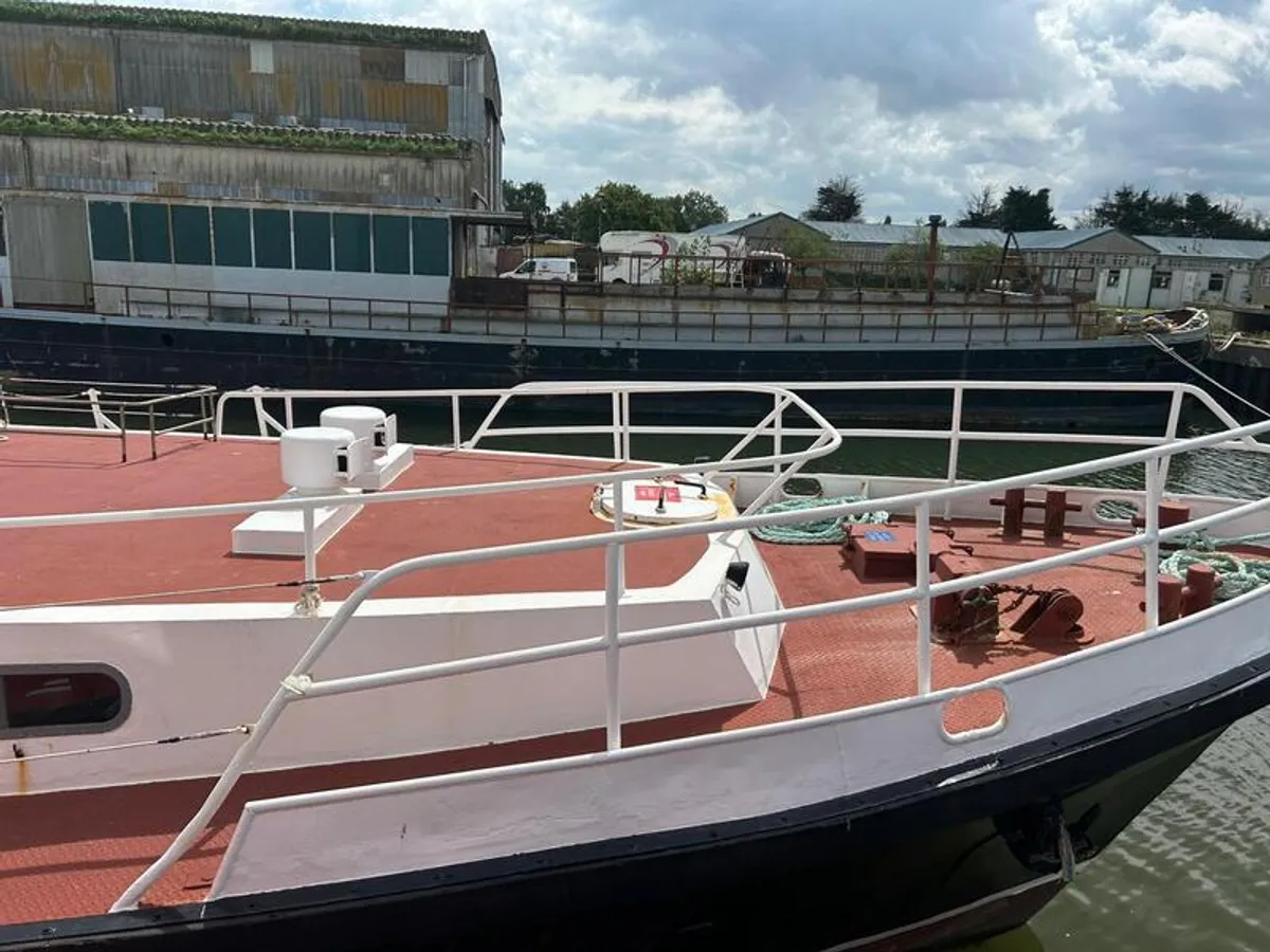 Kapal penumpang untuk dijual
