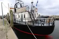 Kapal penumpang untuk dijual
