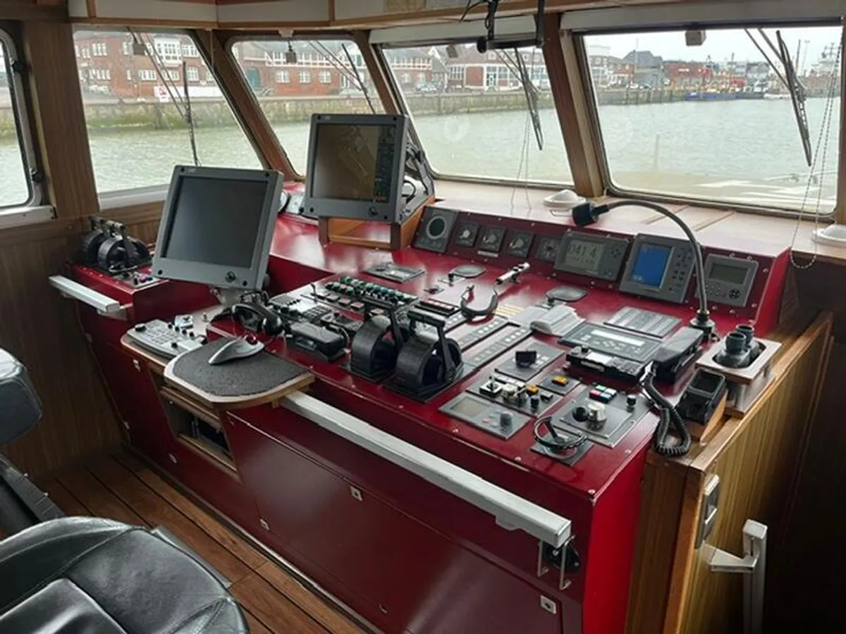 Kapal patroli untuk dijual