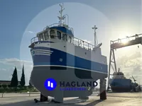 Kapal pengangkut ikan hidup untuk dijual