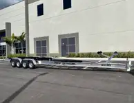 Kapal pendarat, tank untuk dijual