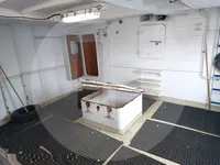 Kapal pengangkut ikan hidup untuk dijual