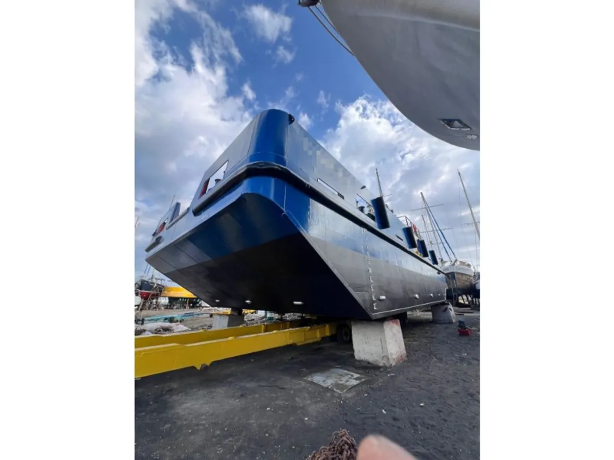 Kapal kontainer untuk dijual