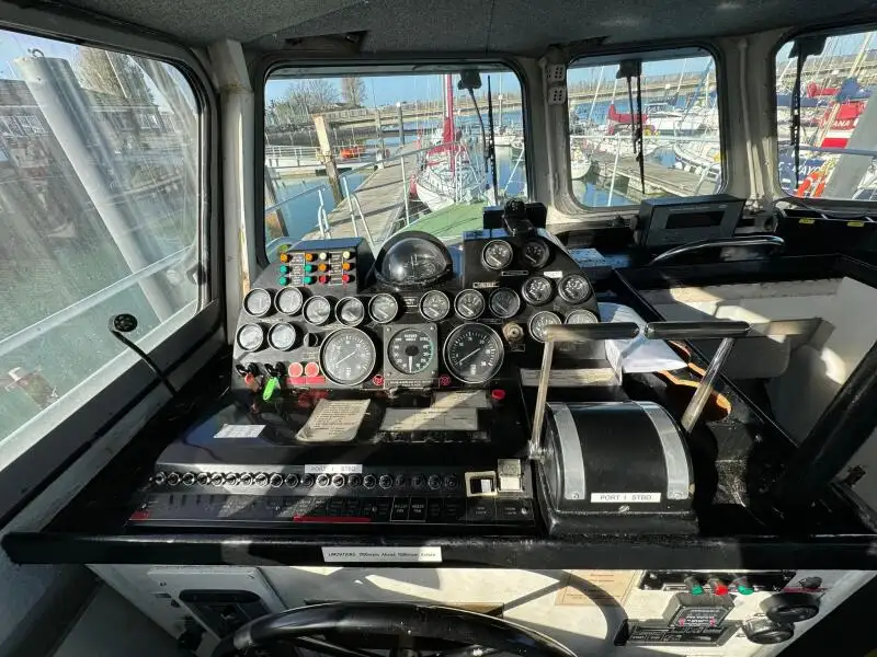 Kapal patroli untuk dijual