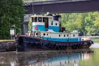 Kapal penarik dijual